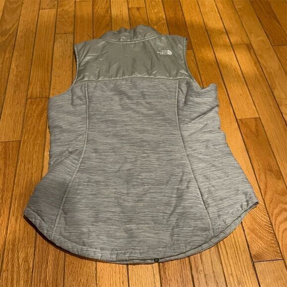The North Face Women's Gray Pseudio Full Zip Vest Size S Casual Run - Picture 7 of 9